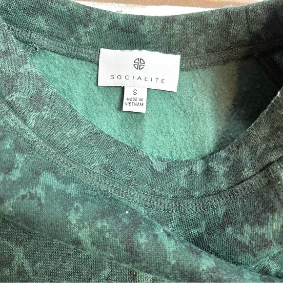 Socialite Nordstrom Cozy Sweatshirt Evergreen Leopard Size S Small - Picture 6 of 7